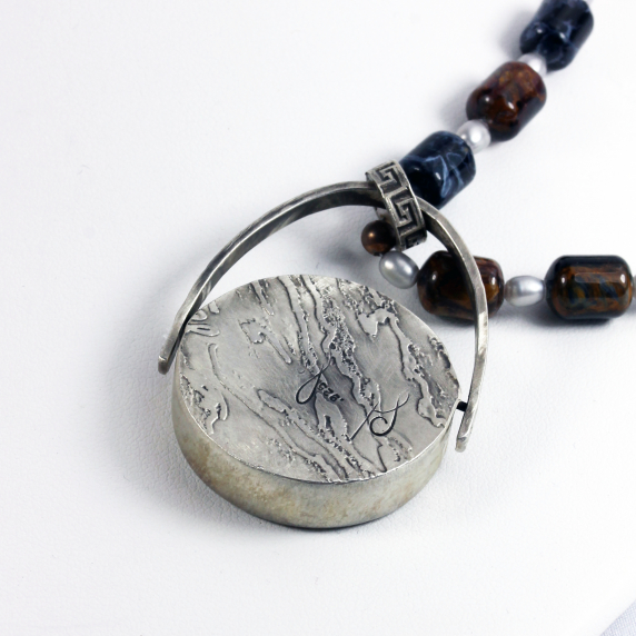 Back Pendant