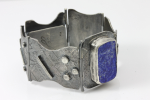 HINGED BRACELET WITH LAPIS BOX CLASP