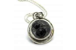 Garnet in Schist Pendant